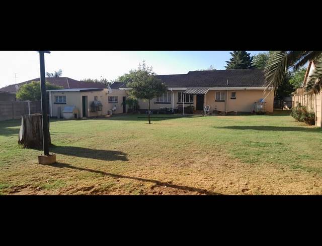 3 BEDROOM HOUSE FOR SALE IN KEMPTON PARK EXT 02